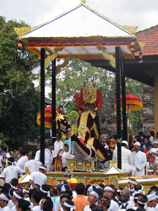 CEREMONIE DE CREMATION ROYALE A UBUD 9